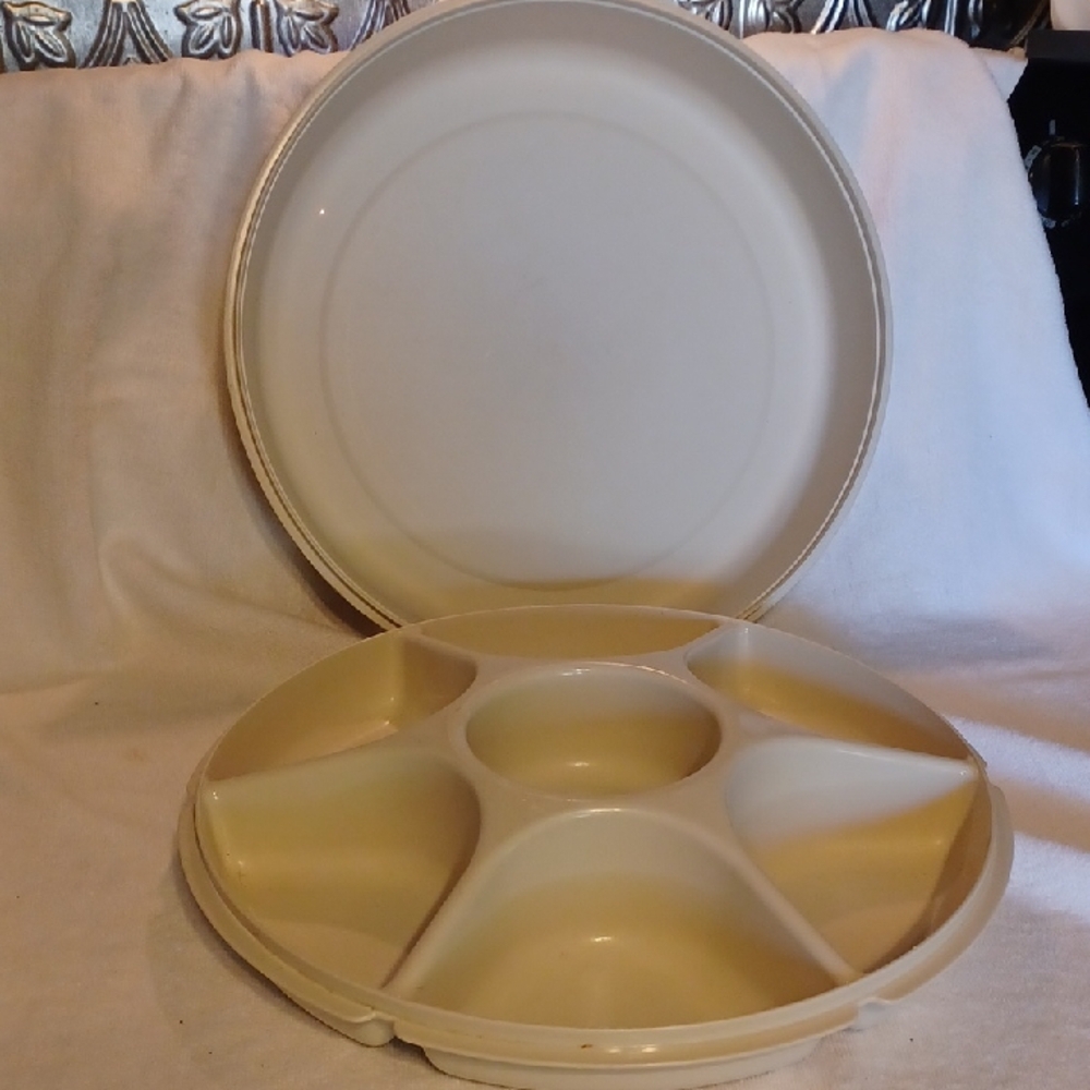Cream Serving Platter with Lid Tupperware